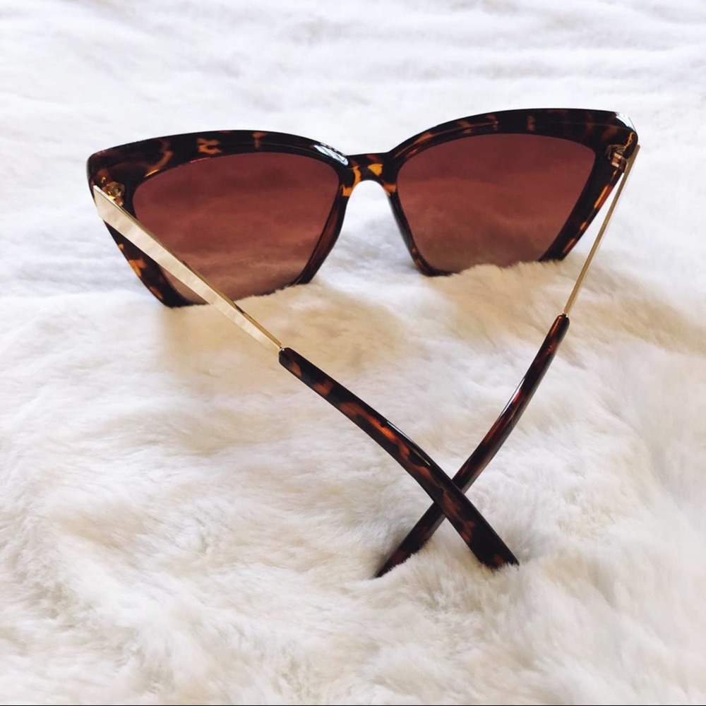 Hannah Tortoise Brown Oversized Cat Eye Sunglasses - Picture 8 of 12
